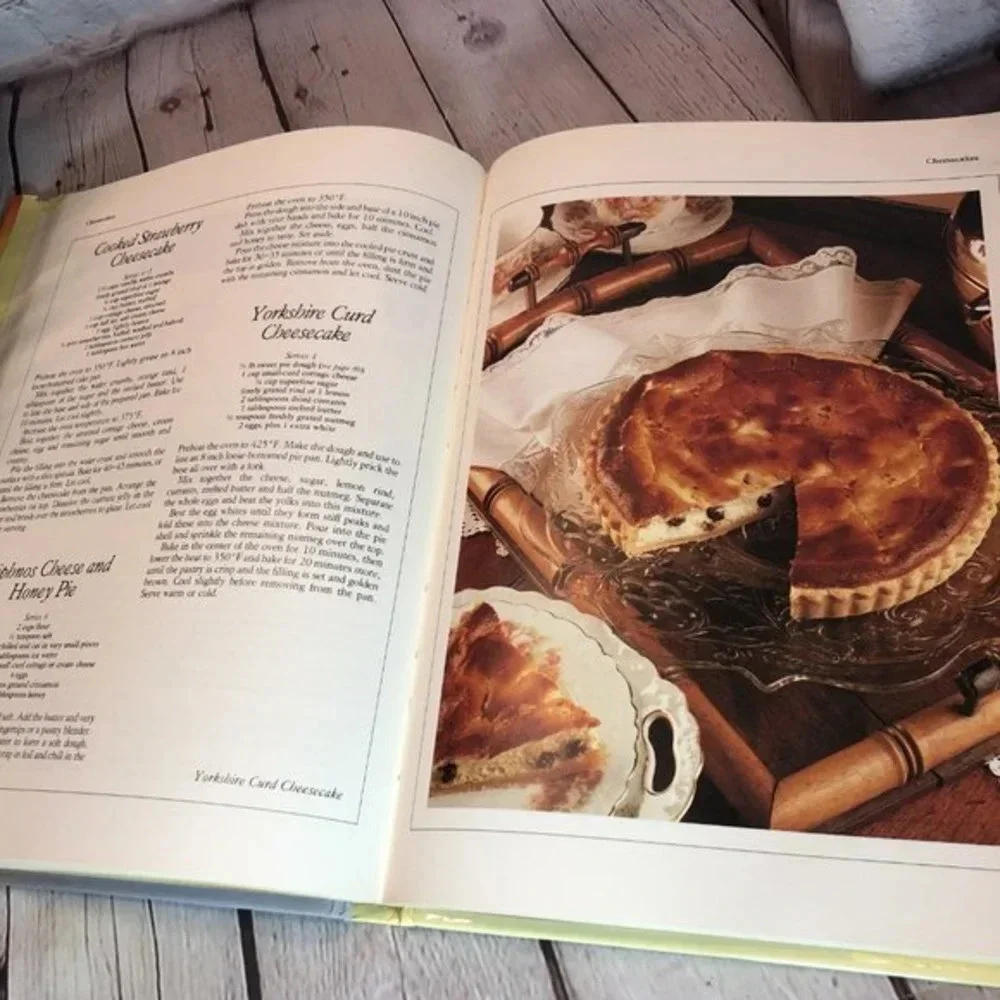 Vintage 1985 THE COMPLETE BOOK OF DESSERTS cookbook